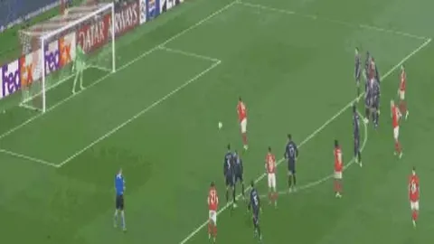 内马尔赛后与团队共享欢乐瞬间📸